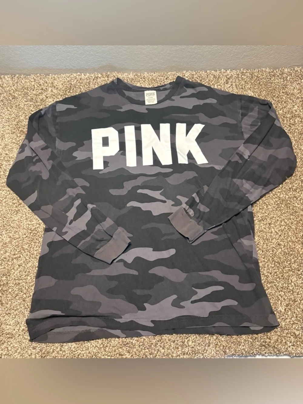 PINK Victoria's Secret Gray and Black Camo Long Sleeve Women’s Medium - Picture 2 of 8